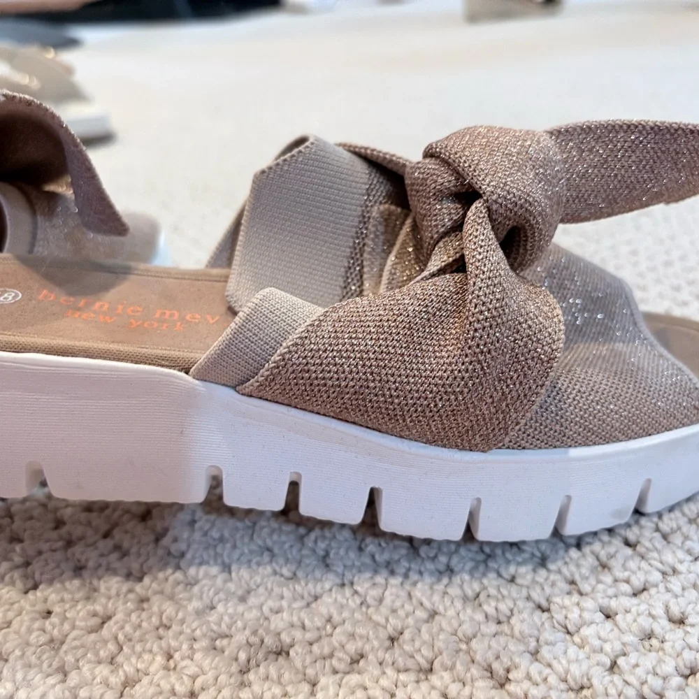 bernie mev. Women's Beige Bow Slide Sandals - Picture 2 of 3